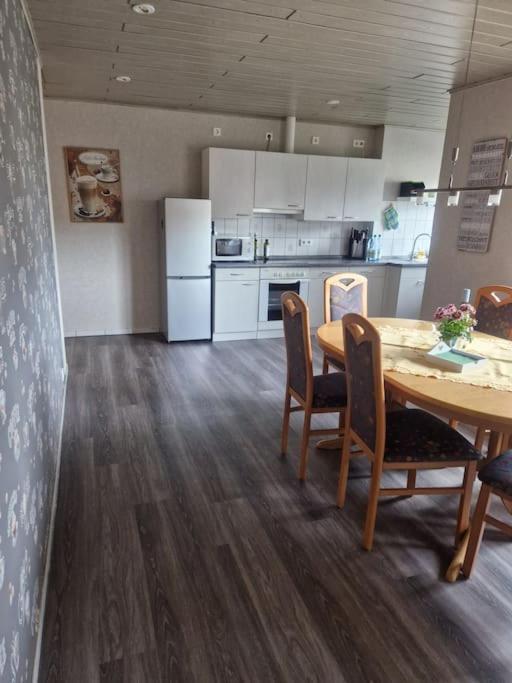 Gemuetliche 3-Zimmer-Wohnung, Zentral Gelegen Apensen ภายนอก รูปภาพ